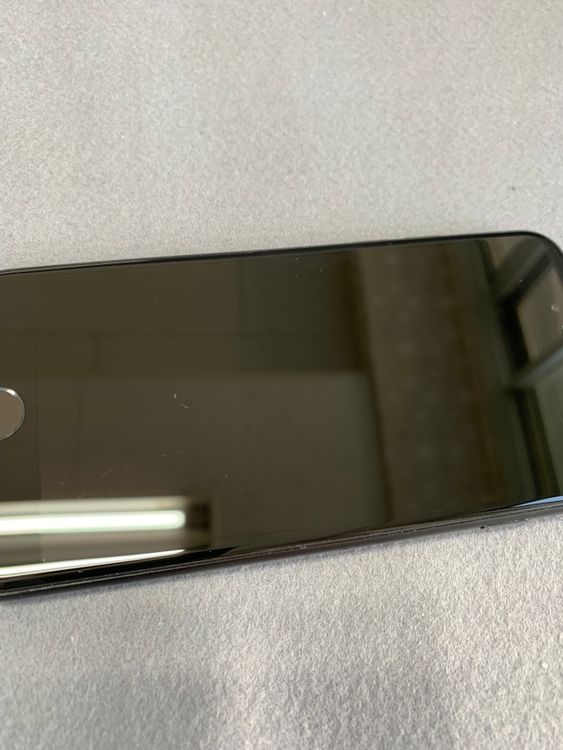 ���� Apple���ȥ��� SIM�ե꡼ iPhoneSE �裲���� 64GB �֥�å���