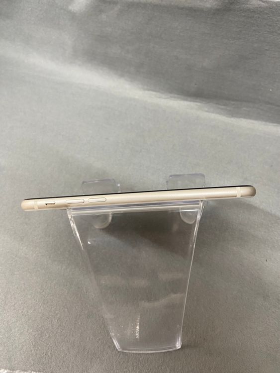 ���ʡ������ǡ�SIM�ե꡼��iPhoneSE ��3���� 64GB���������饤�ȿ�