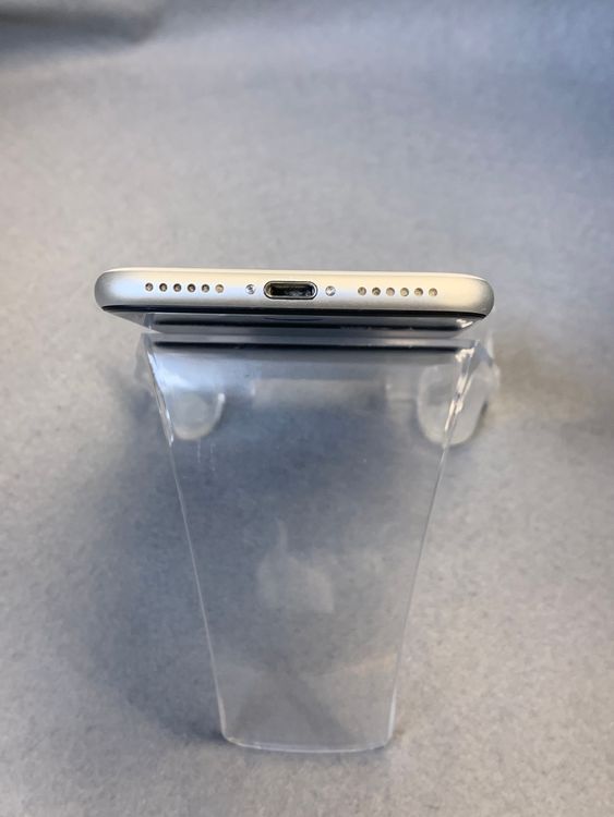 ���ʡ������ǡ�SIM�ե꡼��iPhoneSE �������� 64GB �ۥ磻�ȿ�