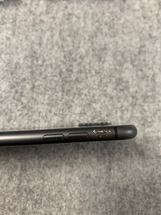 ムスビー｜美品 国内版 simフリー iPhone11 256GB ブラック色