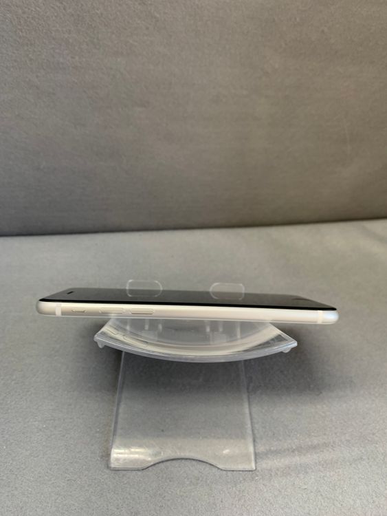 Ķ���� ������ SIM�ե꡼ iPhoneSE �裲���� 128GB �ۥ磻�ȿ�