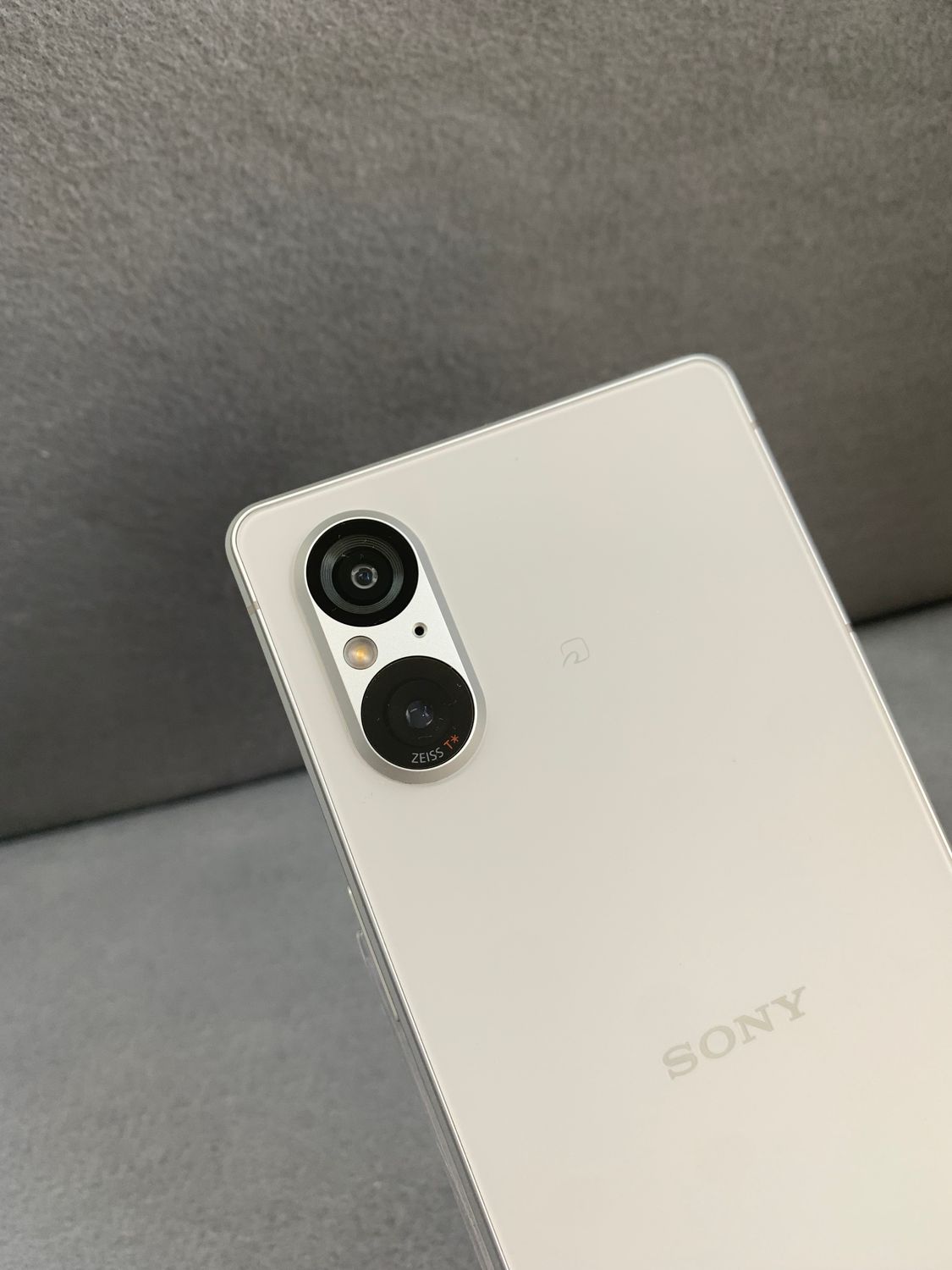 ムスビー｜超美品 国内版 SIMフリー Xperia 5 V SO-53D 128GB プラチナ