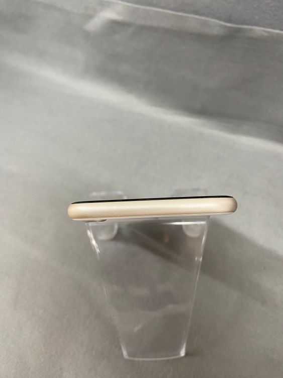 ���ʡ������ǡ�SIM�ե꡼��iPhoneSE ��3���� 64GB���������饤�ȿ�
