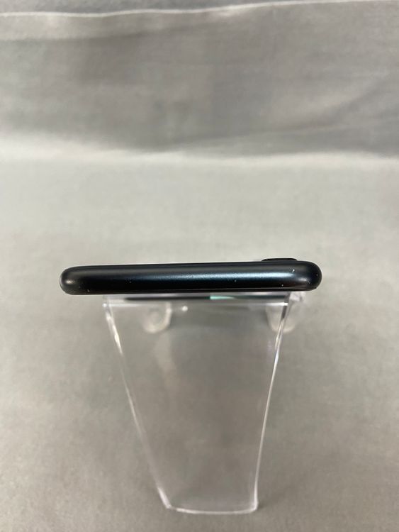 ���� ������ SIM�ե꡼ iPhoneSE ��3���� 64GB �ߥåɥʥ��ȿ�