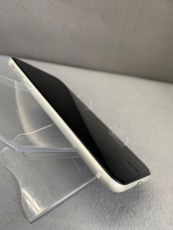 ���� ������ SIM�ե꡼ iPhoneSE �裲���� 128GB �ۥ磻�ȿ�