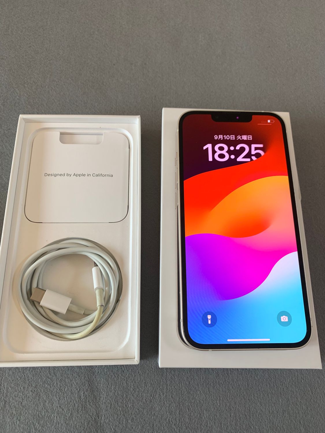 ムスビー｜超美品 国内版 simフリー iPhone14 128GB スターライト色 
