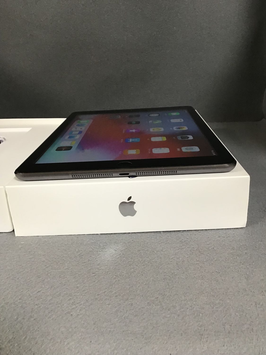 iPad Air Wi-Fi 16GB MD785J/A スペースグレイ（iPad Air Wi-Fi