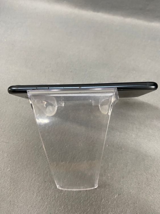 ���ʡ������ǡ�SIM�ե꡼��iPhoneSE��3���� 64GB �ߥåɥʥ��ȿ�