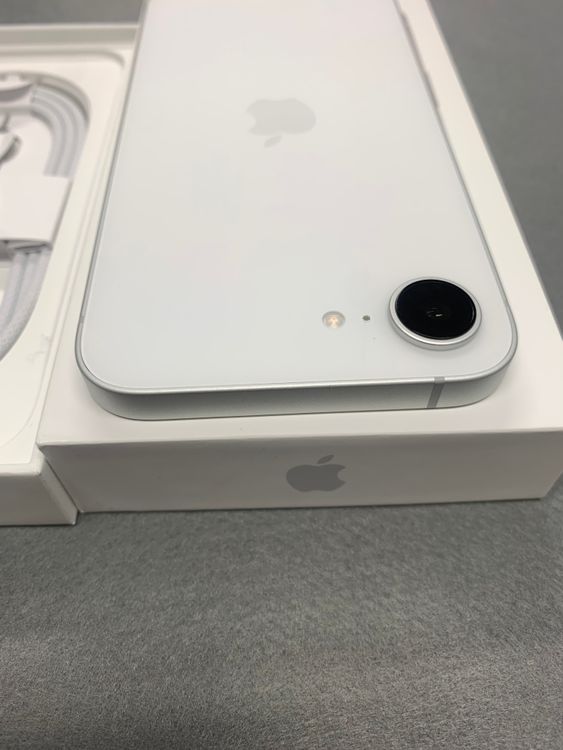 ����Ʊ�͡������ǡ�sim�ե꡼��iPhone16e 256gb ����4��