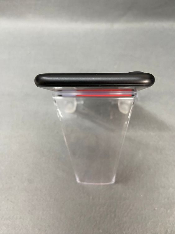 ���ʡ������ǡ�SIM�ե꡼��iPhone7  32GB �֥�å���