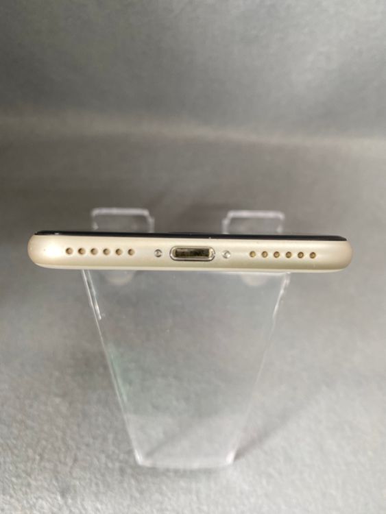 Ķ���� ������ SIM�ե꡼ iPhoneSE ��3���� 64GB �������饤�ȿ�