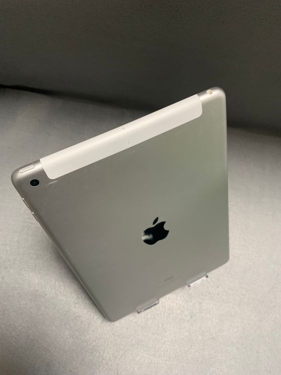 ���� ������ Cellular�� SIM�ե꡼ iPad ��6���� 32GB ����С���