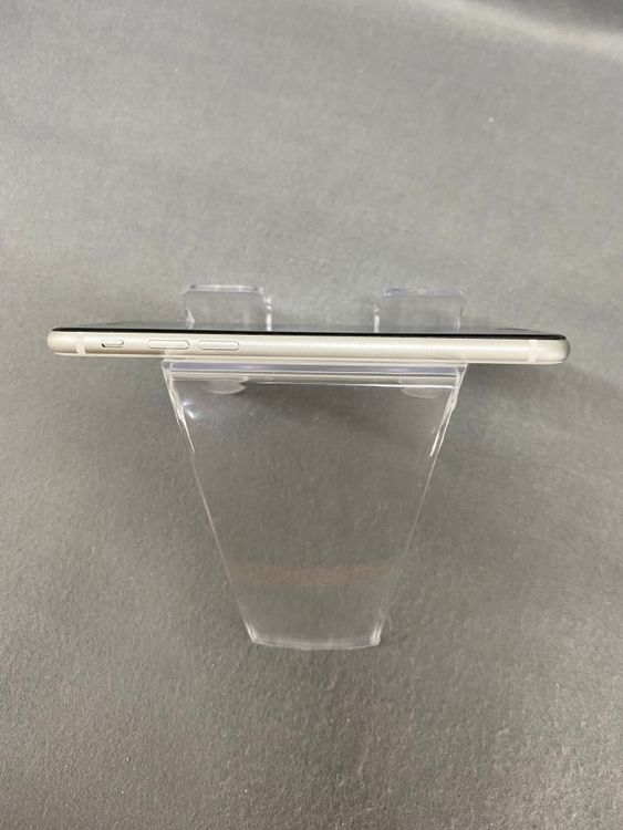 ���ʡ������ǡ�SIM�ե꡼��iPhoneSE ��2����  64GB �ۥ磻�ȿ�