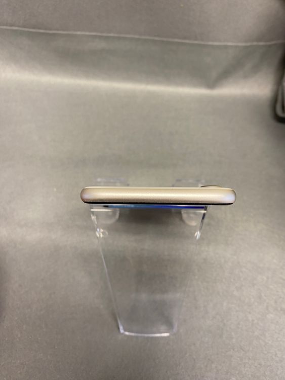 ���ʡ������ǡ�SIM�ե꡼��iPhone SE �軰���塡64GB �������饤�ȿ�