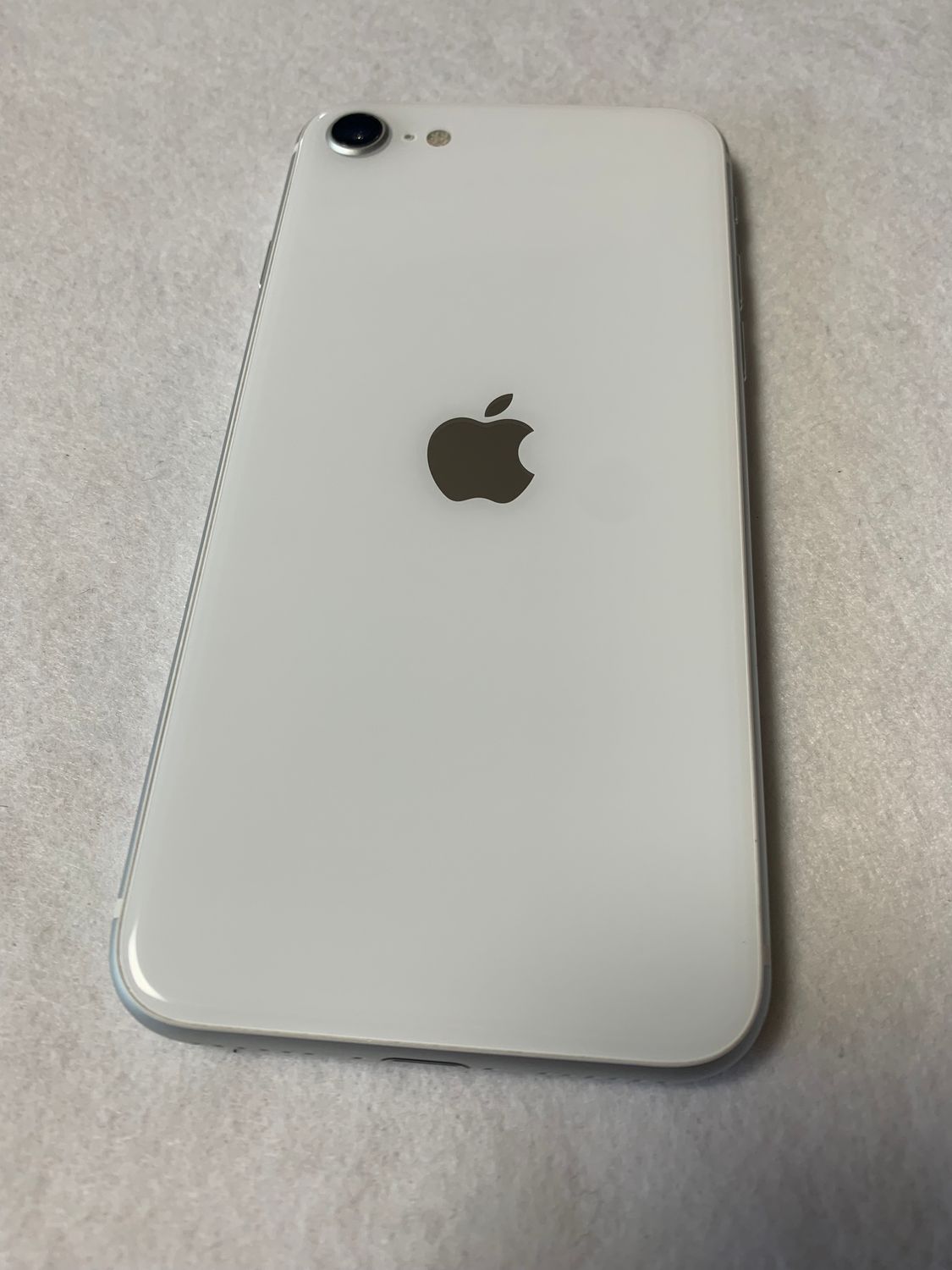 【美品】iphone se  第一世代 128GBシルバー SIMフリー ムスビー｜○ハピネスネット iPhoneSE 128GB シルバー 送料無料