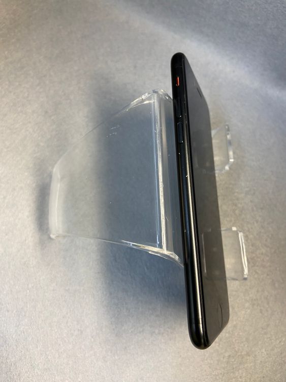 ���ʡ������ǡ�SIM�ե꡼��iPhone SE ��2���� 128GB �֥�å���
