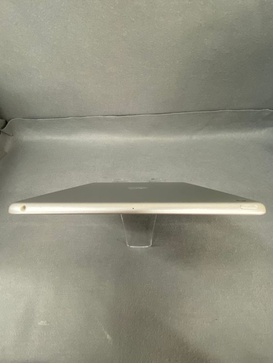Ķ���� ������ SIM�ե꡼ iPad ��7���� 32GB ����С���