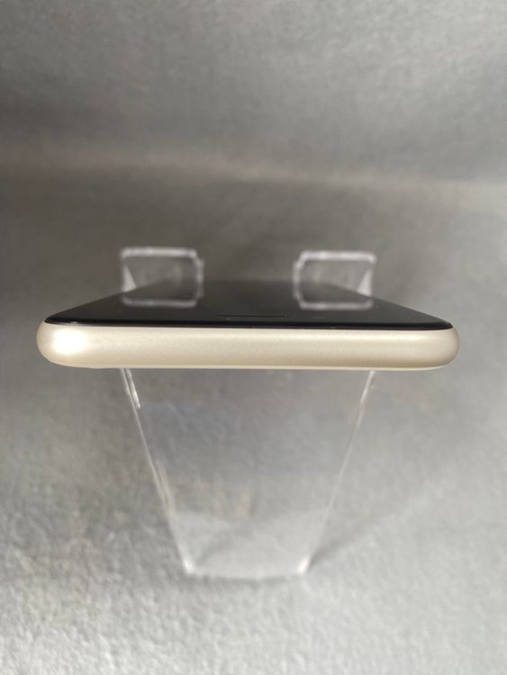 ���ʡ������ǡ�SIM�ե꡼��iPhoneSE ��3���� 256GB �������饤�ȿ�