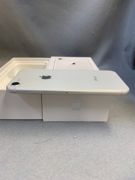 ���ʡ������ǡ�SIM�ե꡼��iPhone8��64GB �ۥ磻�ȿ�