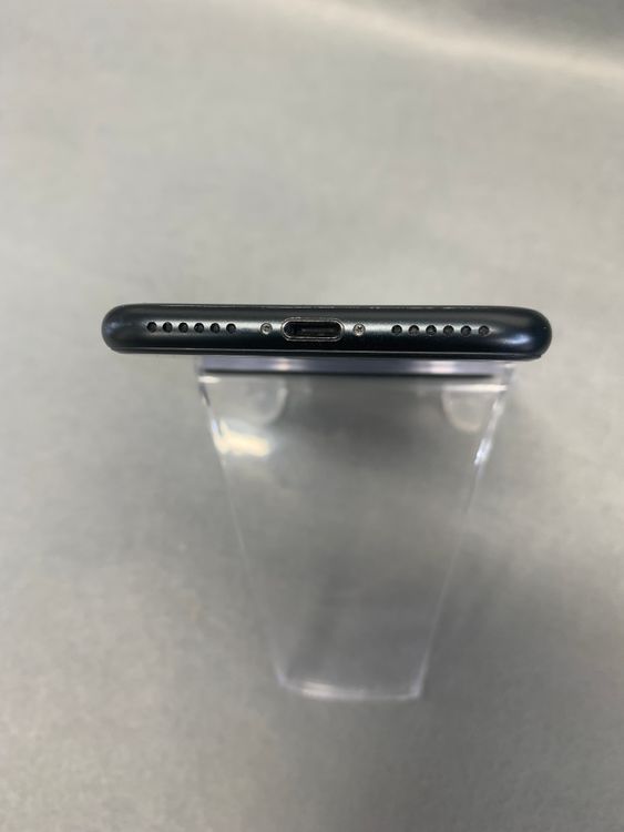 ���ʡ������ǡ�SIM�ե꡼��iPhoneSE ��2���塡 64GB �֥�å���