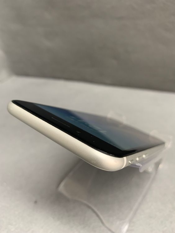 ���� ������ SIM�ե꡼ iPhoneSE �裲���� 64GB �ۥ磻�ȿ�