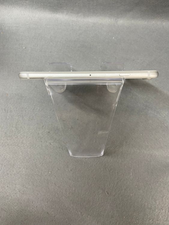 ���ʡ������ǡ�SIM�ե꡼��iPhone8  64GB ����С���