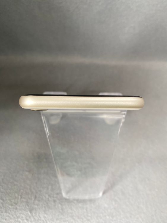 Ķ���� ������ SIM�ե꡼ iPhoneSE ��3���� 64GB �������饤�ȿ�