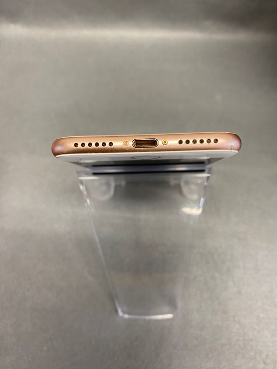 ���ʡ������ǡ�SIM�ե꡼��iPhone8 64GB ������ɿ�