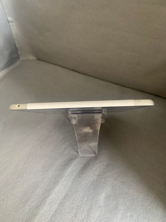 ���� SIM�ե꡼ iPad ��9���� 64GB Wi-Fi+Cellular�� ����С���