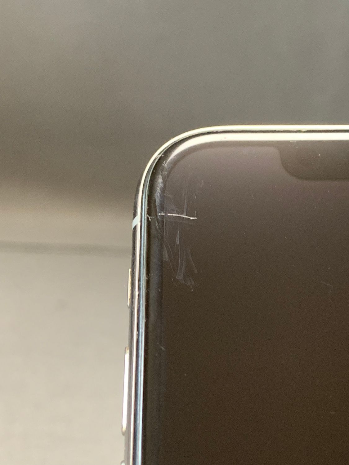 iPhone - iPhone X (ドコモSIM×256GB) Amazon | 【整備済み品】Apple iPhone X 256GB シルバー SIM