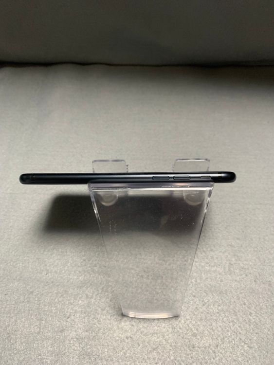 美品 国内版 SIMフリー iPhoneSE 第2世代 64GB ブラック色