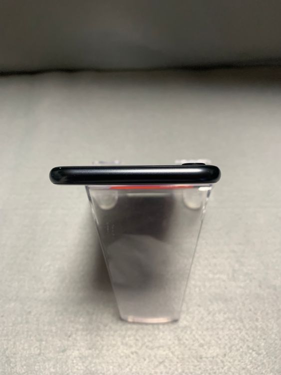 美品 国内版 SIMフリー iPhoneSE 第2世代 64GB ブラック色