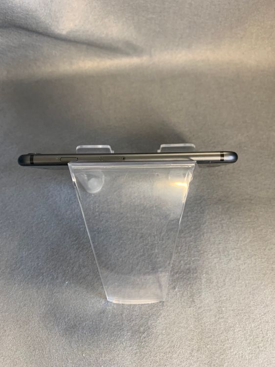 Ķ���ʡ������ǡ�SIM�ե꡼��iPhone8 64GB ���ڡ������쥤��