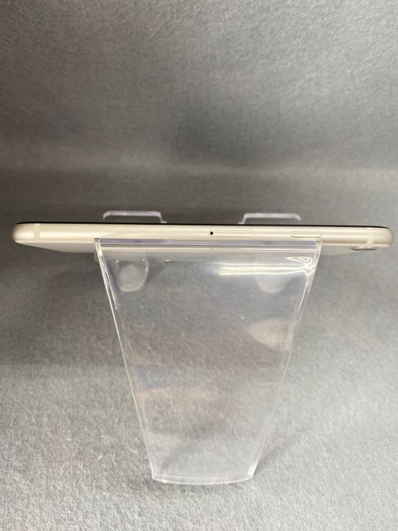 ���ʡ������ǡ�SIM�ե꡼��iPhoneSE ��3���� 256GB �������饤�ȿ�