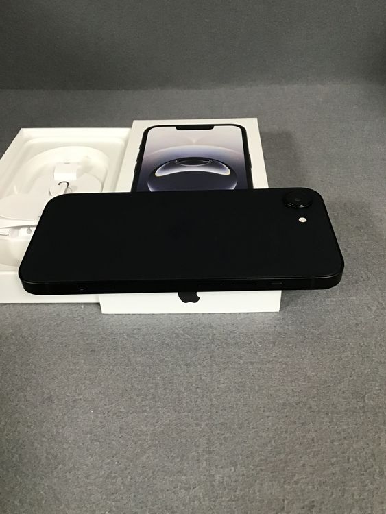 超美品 国内版 SIMフリー iPhone 16e  128GB ブラック色