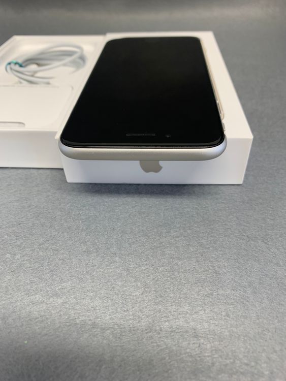 ���ʡ������ǡ�SIM�ե꡼��iPhoneSE ��3���塡 64GB �������饤�ȿ�