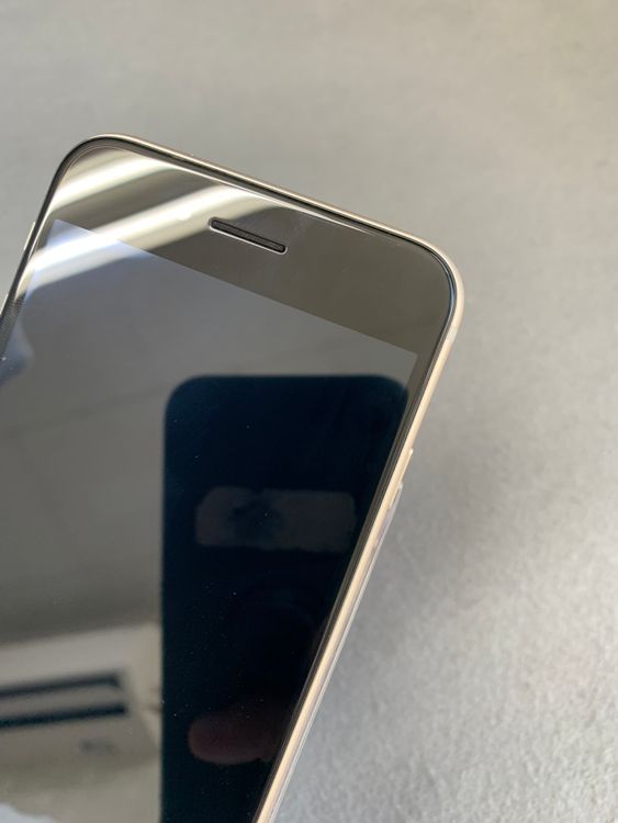 ���ʡ������ǡ�SIM�ե꡼��iPhoneSE����3����  64GB ���������饤�ȿ�