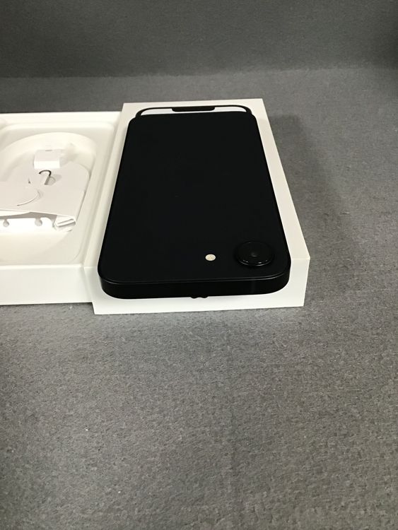 超美品 国内版 SIMフリー iPhone 16e  128GB ブラック色