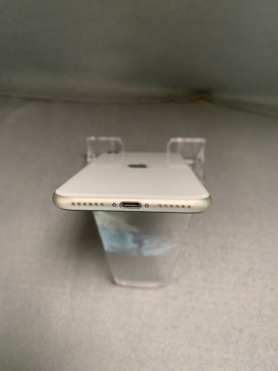 ���� ������ SIM�ե꡼ iPhoneSE ��3���� 64GB �������饤�ȿ�