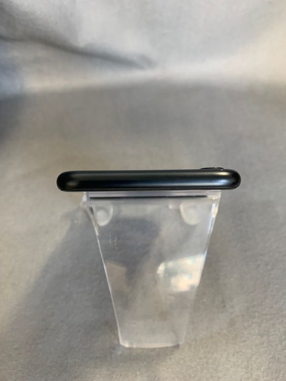 ���ʡ������ǡ�SIM�ե꡼��iPhoneSE �軰����  64GB �֥�å���