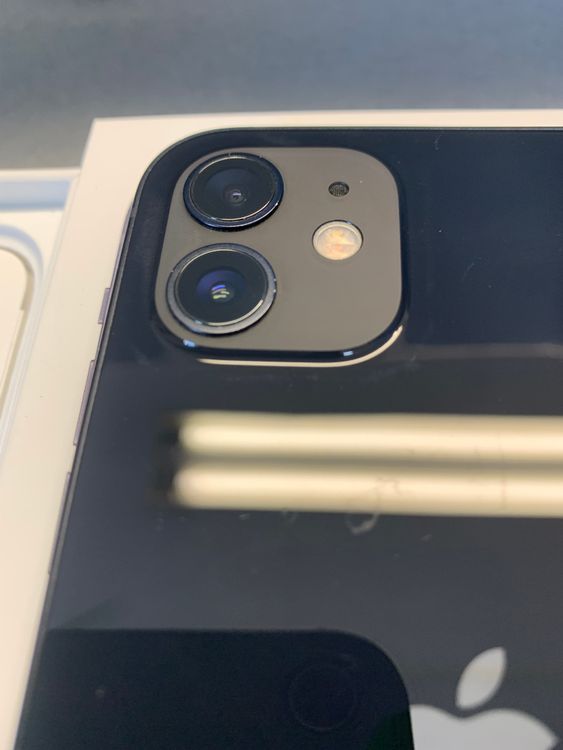 ���ʡ������ǡ�SIM�ե꡼��iPhone12�� 128GB �֥�å���