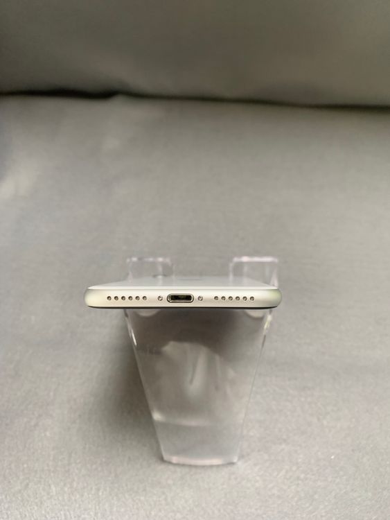 超美品 国内版 SIMフリー iPhoneSE 第2世代 128GB ホワイト色