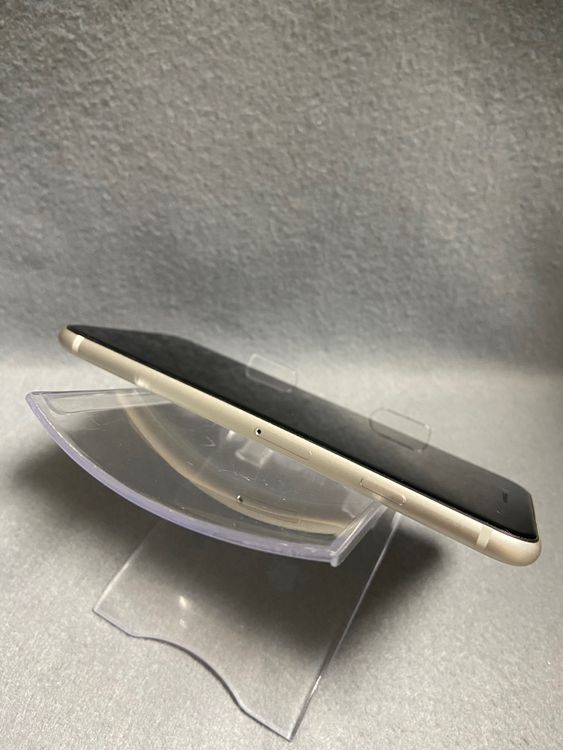 超美品 国内版 SIMフリー iPhoneSE 第3世代  128GB スターライト色