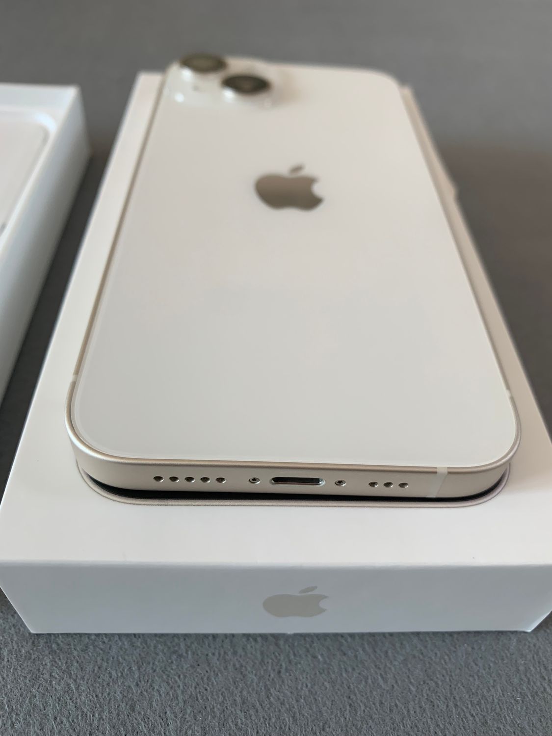 ムスビー｜超美品 国内版 simフリー iPhone14 128GB スターライト色 