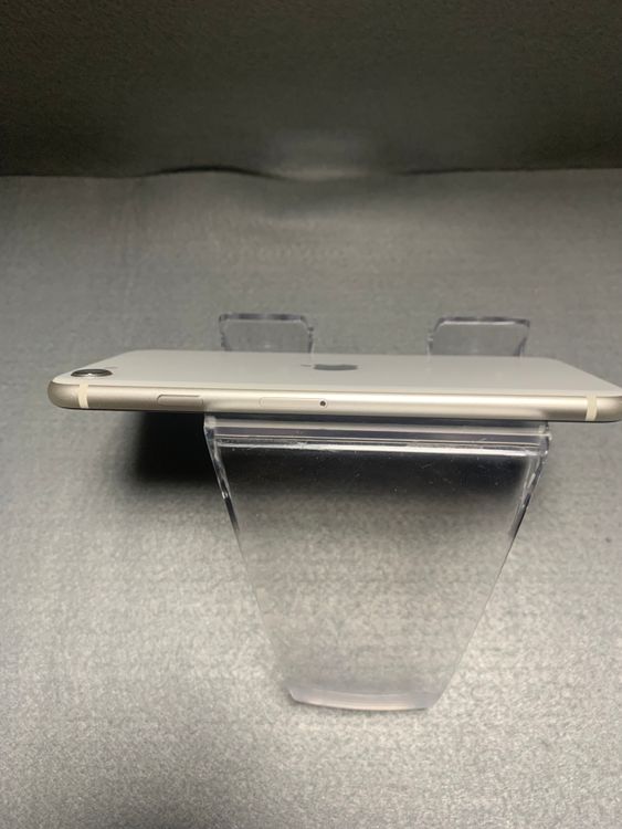 ���� ������ SIM�ե꡼ iPhoneSE ��3���� 64GB �������饤�ȿ�