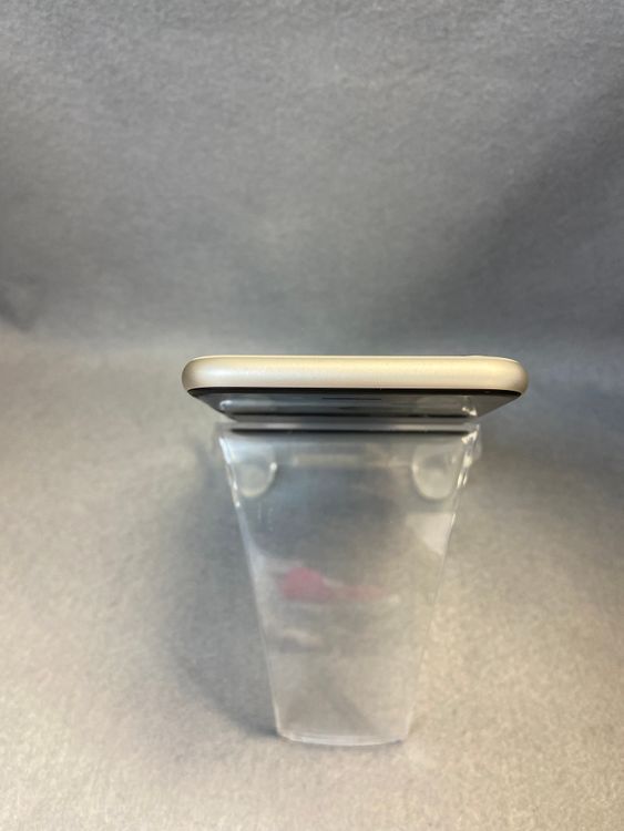 Ķ���ʡ������ǡ�SIM�ե꡼��iPhoneSE ��3���塡64GB �������饤�ȿ�