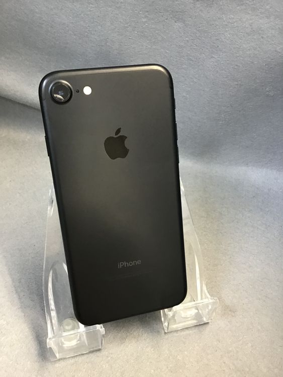 ���ʡ������ǡ�SIM�ե꡼��iPhone7  32GB �֥�å���