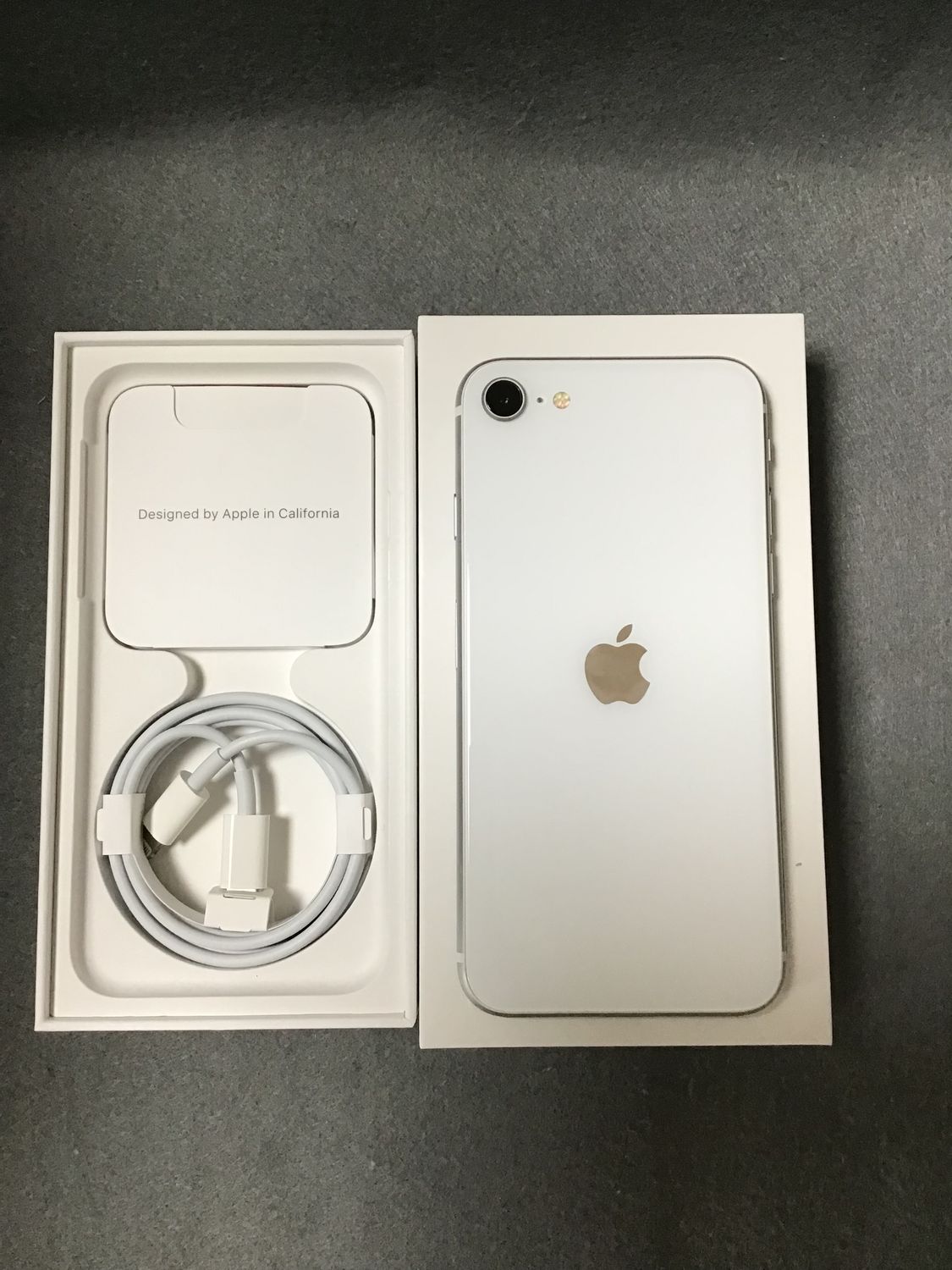 ムスビー｜超美品 国内版 SIMフリー iPhoneSE 第2世代 64GB ホワイト色 