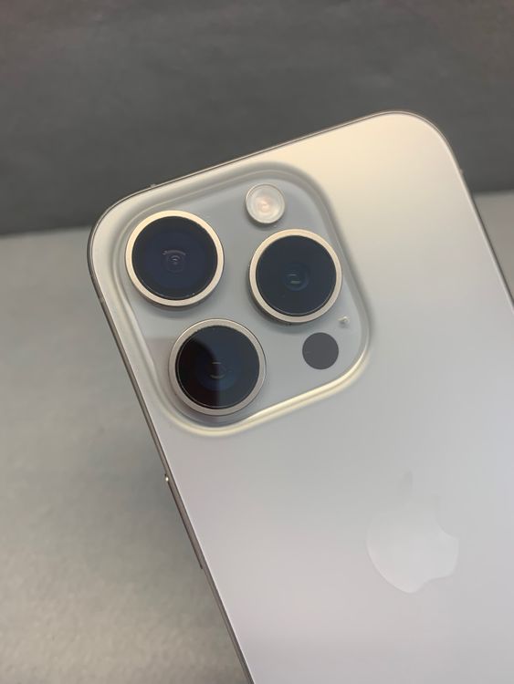 Ķ���ʡ������ǡ�SIM�ե꡼��iPhone15 Pro 256GB  �ʥ���������˥��࿧