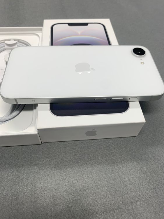 ����Ʊ�͡������ǡ�sim�ե꡼��iPhone16e 256gb ����4��